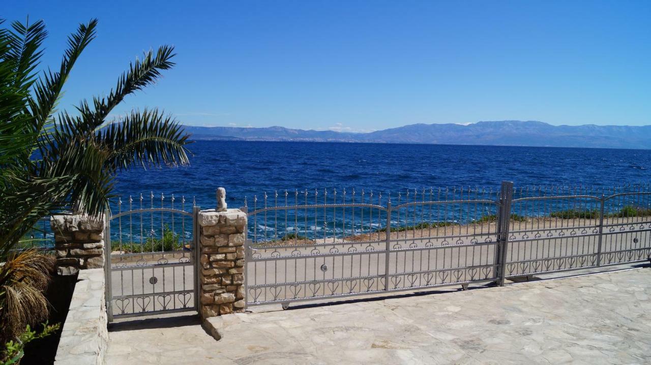 Schoenes Ferienhaus Direkt Am Meer Stomorska Exterior foto